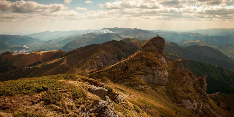 从石窟到都市：工业风美学如何重塑东方女神与中国美容哲学