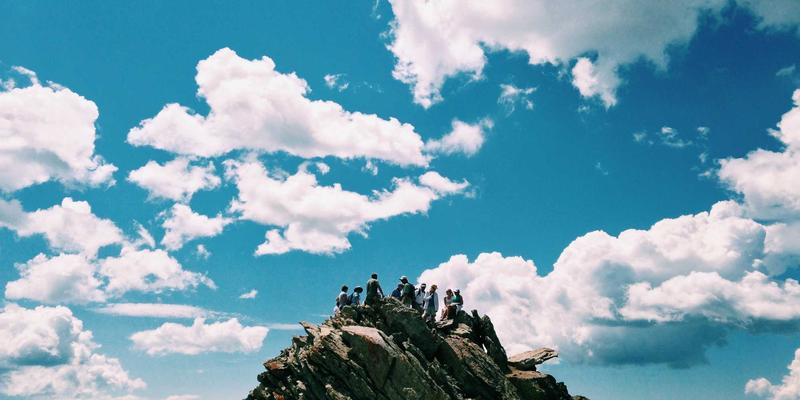 凝脂玉肌，顾盼生辉：从古典文学中的东方女神形象，探寻现代护肤美学的文化根源